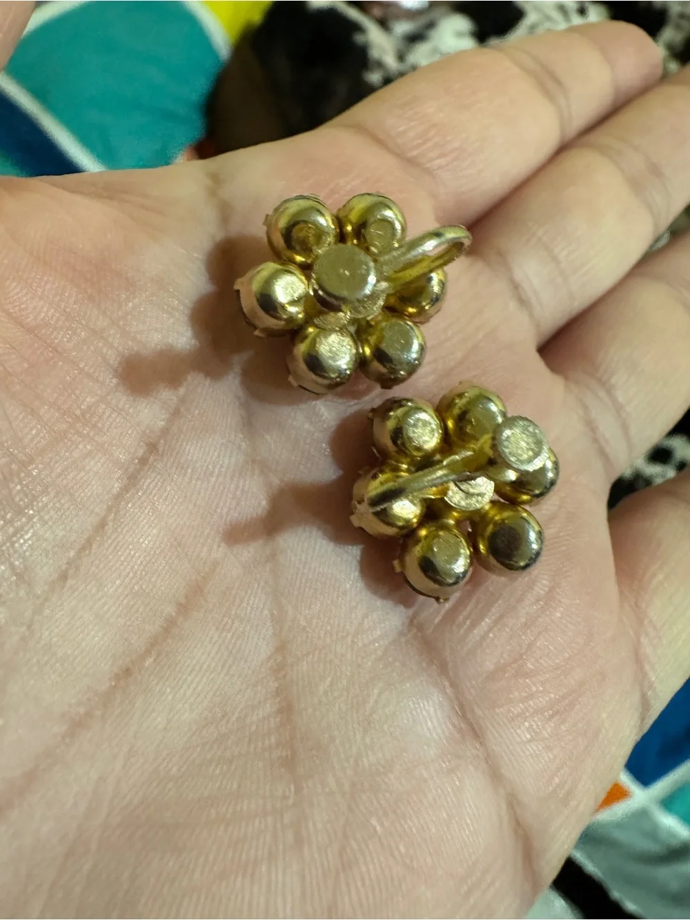 Vintage 1960s Aurora Crystal Cluster Screw back Earrings - Gold Tone - Picture 9 of 16